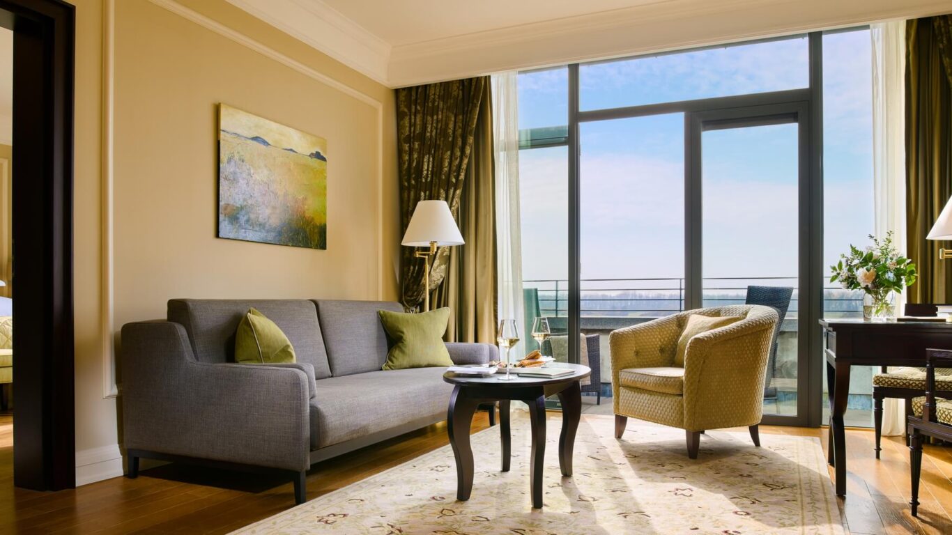 Suite Lounge RT Hi Res