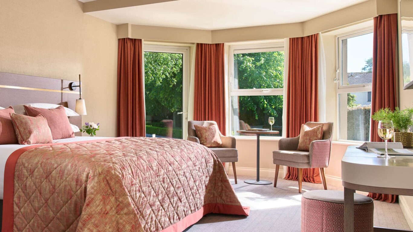 Tulfarris-Guestroom-with-white-wine-in-glasses